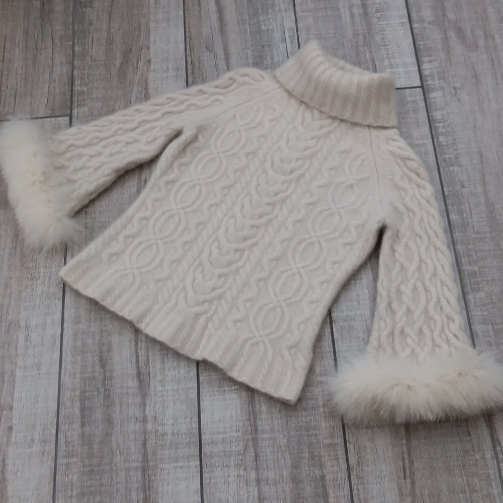 FLAW..FOX/CASHMERE SWEATER..FLAW READ